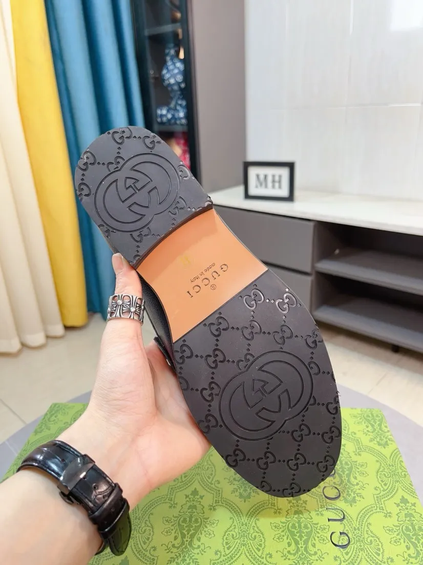 Men's shoes 💰500🌹🌹Niuli [GUCCI Gucci] A new style of formal men's leather shoes is coming~ The original quality upper is made of patent leather imported from Italy, the leather is soft and delicate, comfortable and soft first-layer cowhide lining, rubber wear-resistant outsole, the shoe shape is dignified and domineering, and the luxury charm cannot be concealed! The natural and free nouveau riche leads the trend. Code number: 38-44